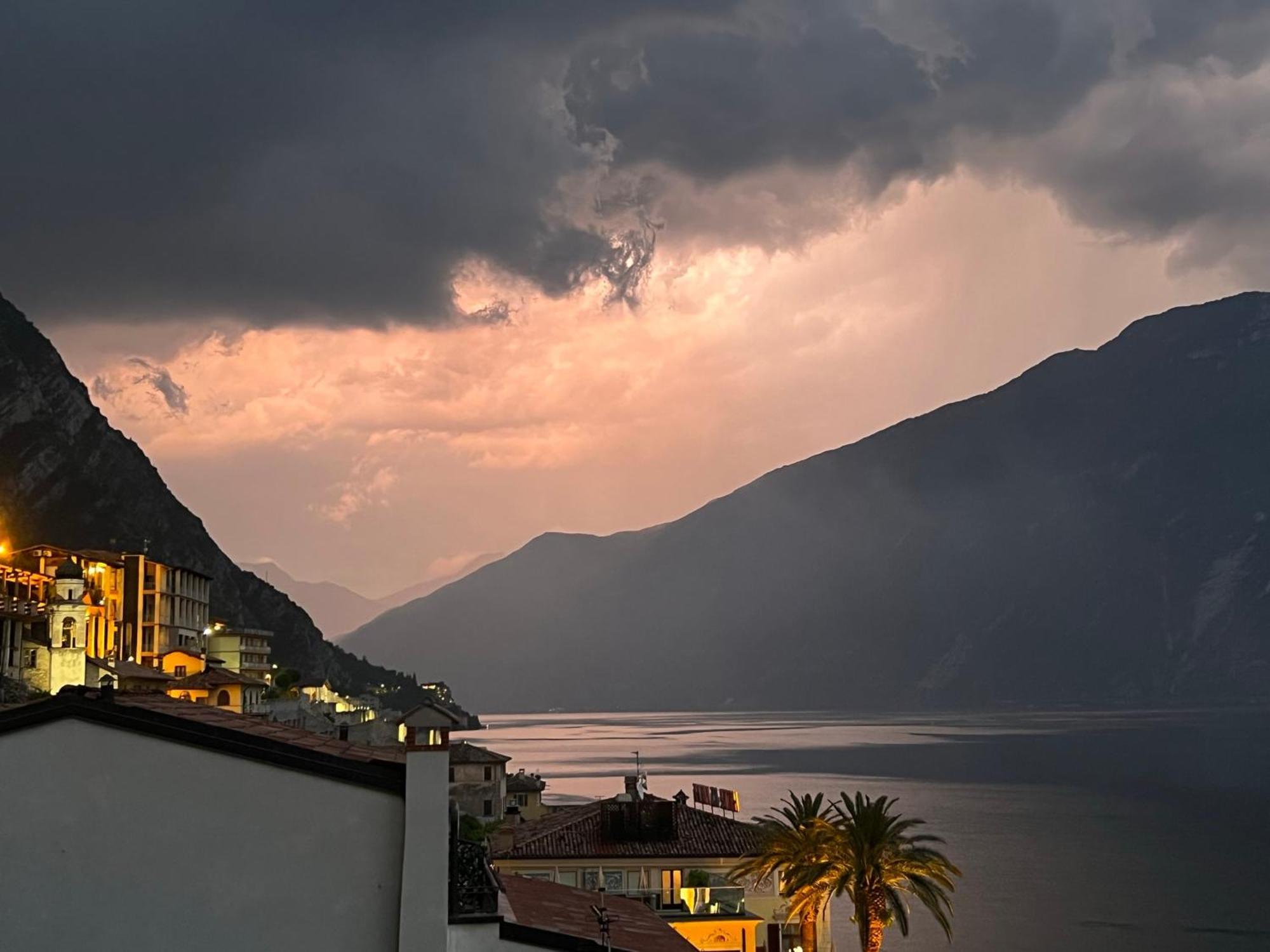 Villa Castello Only Room ลีโมเนซุลการ์ดา ภายนอก รูปภาพ